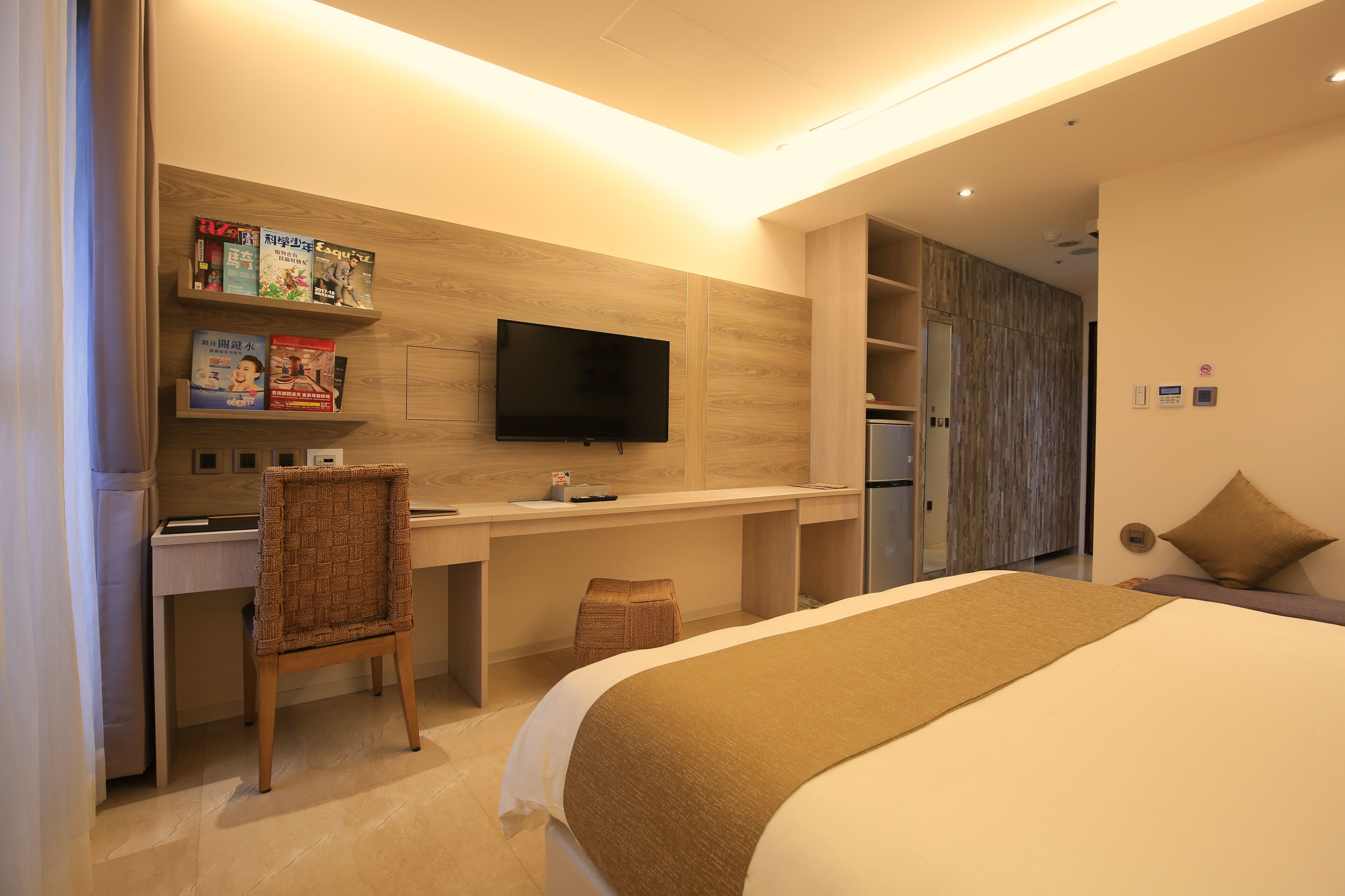 高級寢具、羽絨被、客房內保險箱、書桌