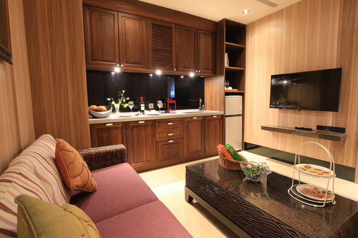 Executive Double Room, 1 Queen Bed, Bathtub, Tower | Premium bedding, down comforters, in-room safe, desk