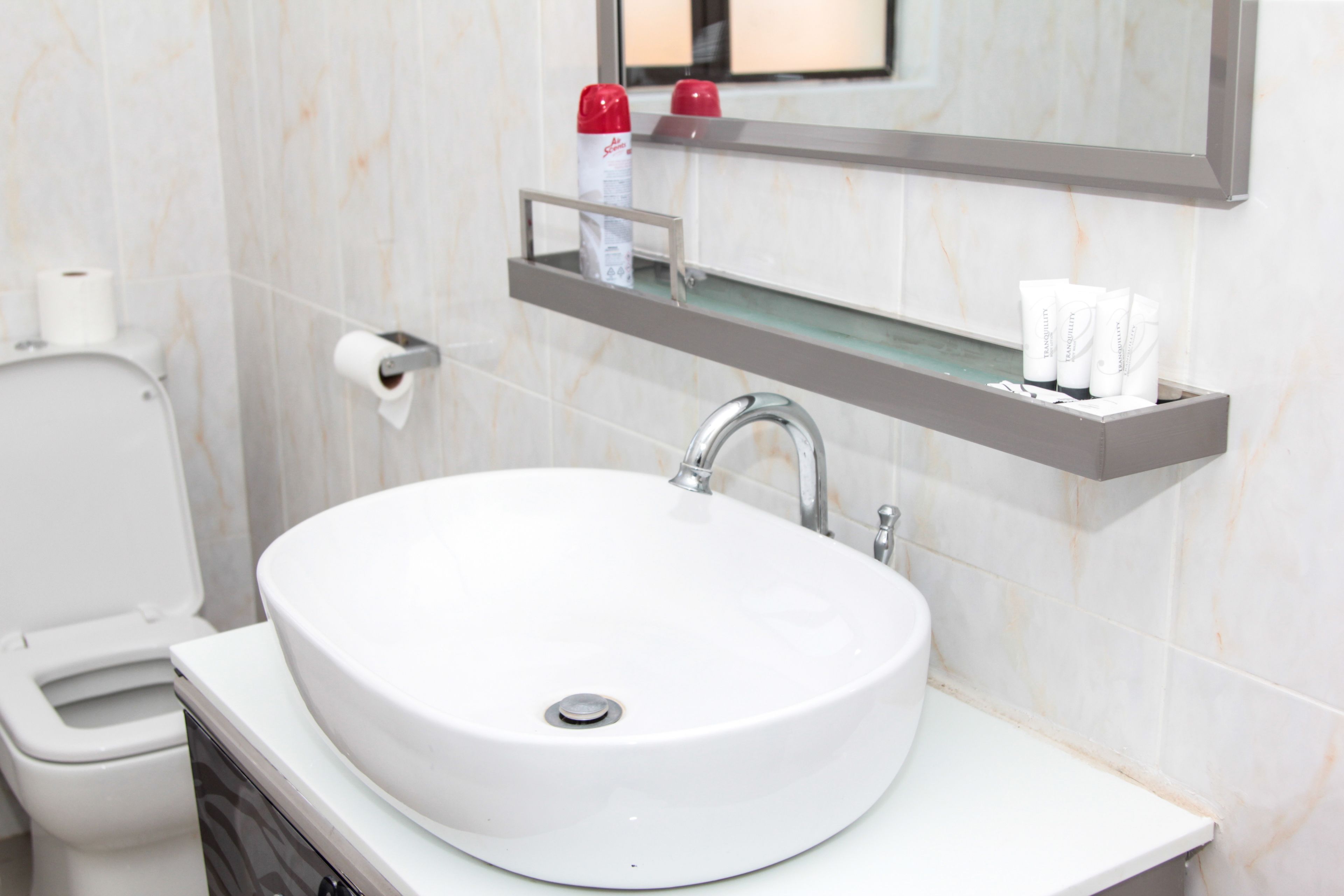 Deep-soaking bathtub, free toiletries, towels