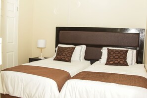 Standard Room | Premium bedding, in-room safe, desk, iron/ironing board - Streets of Goldbw B&B (Gaborone)