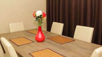 Aperto a colazione, pranzo e cena, cucina internazionale