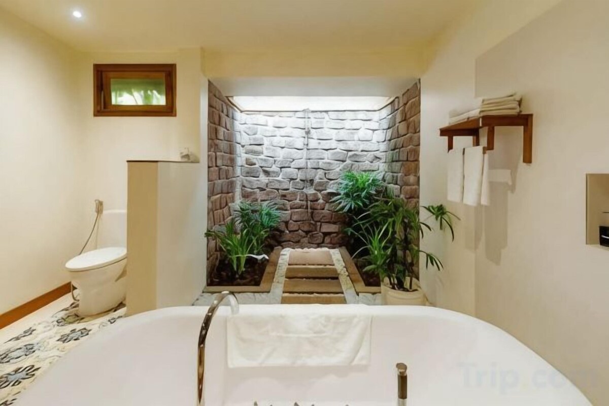 Bañera y ducha independientes, artículos de tocador gratuitos