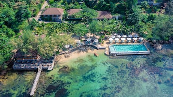 Private beach, beach umbrellas, beach towels, beach bar