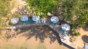 Private beach, beach umbrellas, beach towels, beach bar