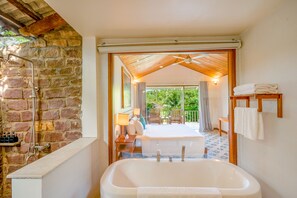Camia Villa 2 Bedrooms with Terrace | Bathroom | Separate tub and shower, free toiletries, hair dryer, bathrobes - Camia Resort & Spa (Phu Quoc)
