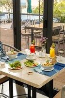 Daily buffet breakfast (VND 300000 per person)