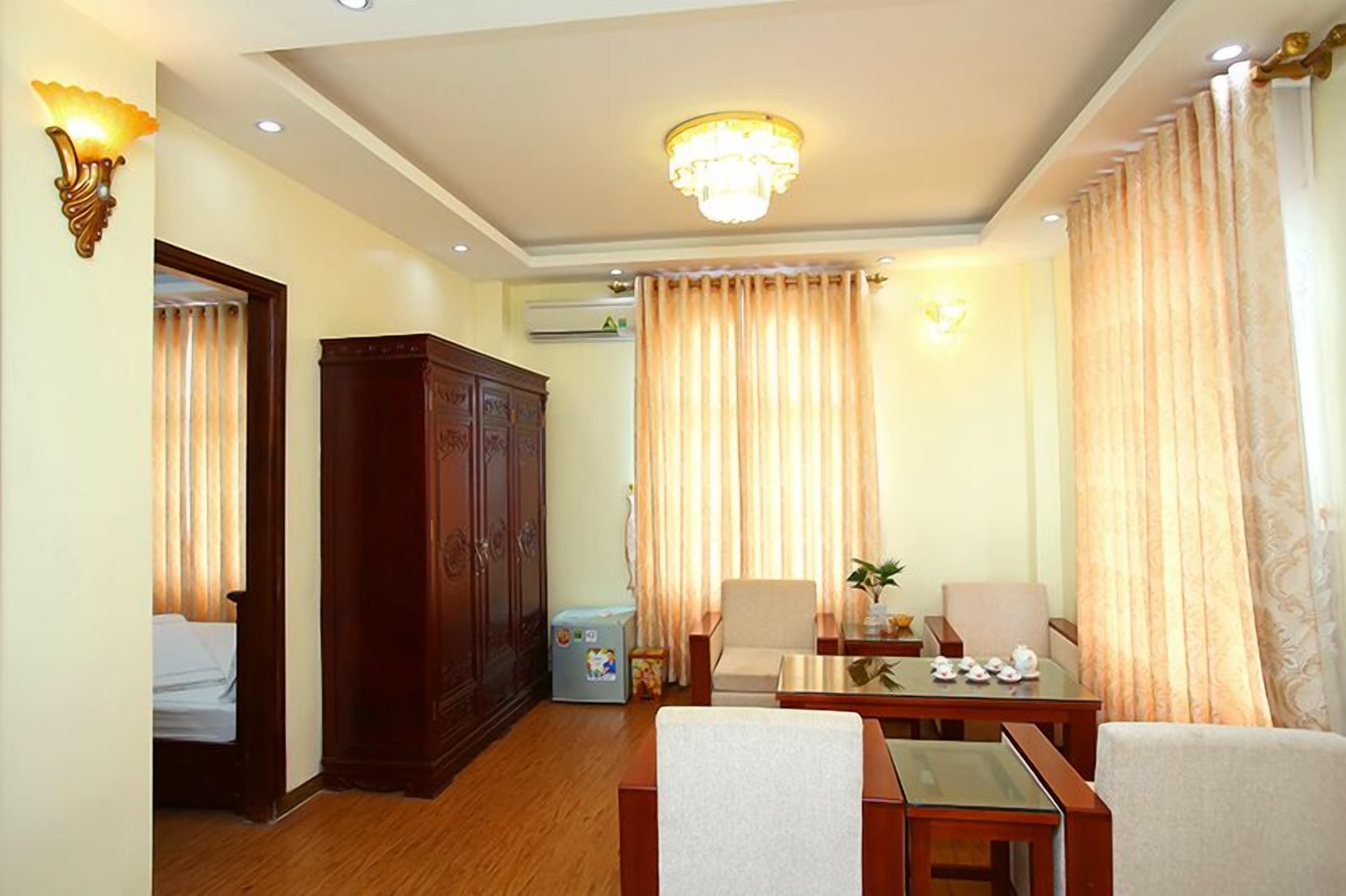 Family Room, Connecting Rooms | Living area | Flat-screen TV