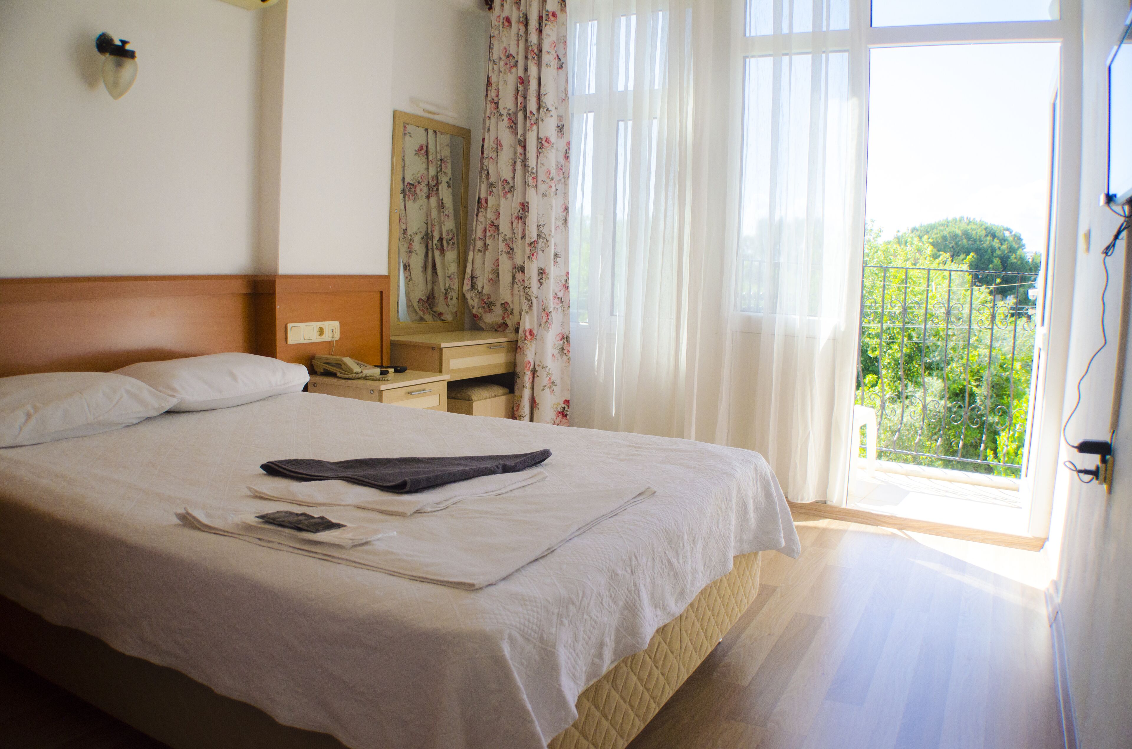 Standard Double Room, 1 Double Bed | In-room safe, desk, soundproofing