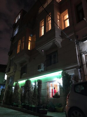 Fasade – kveld/natt