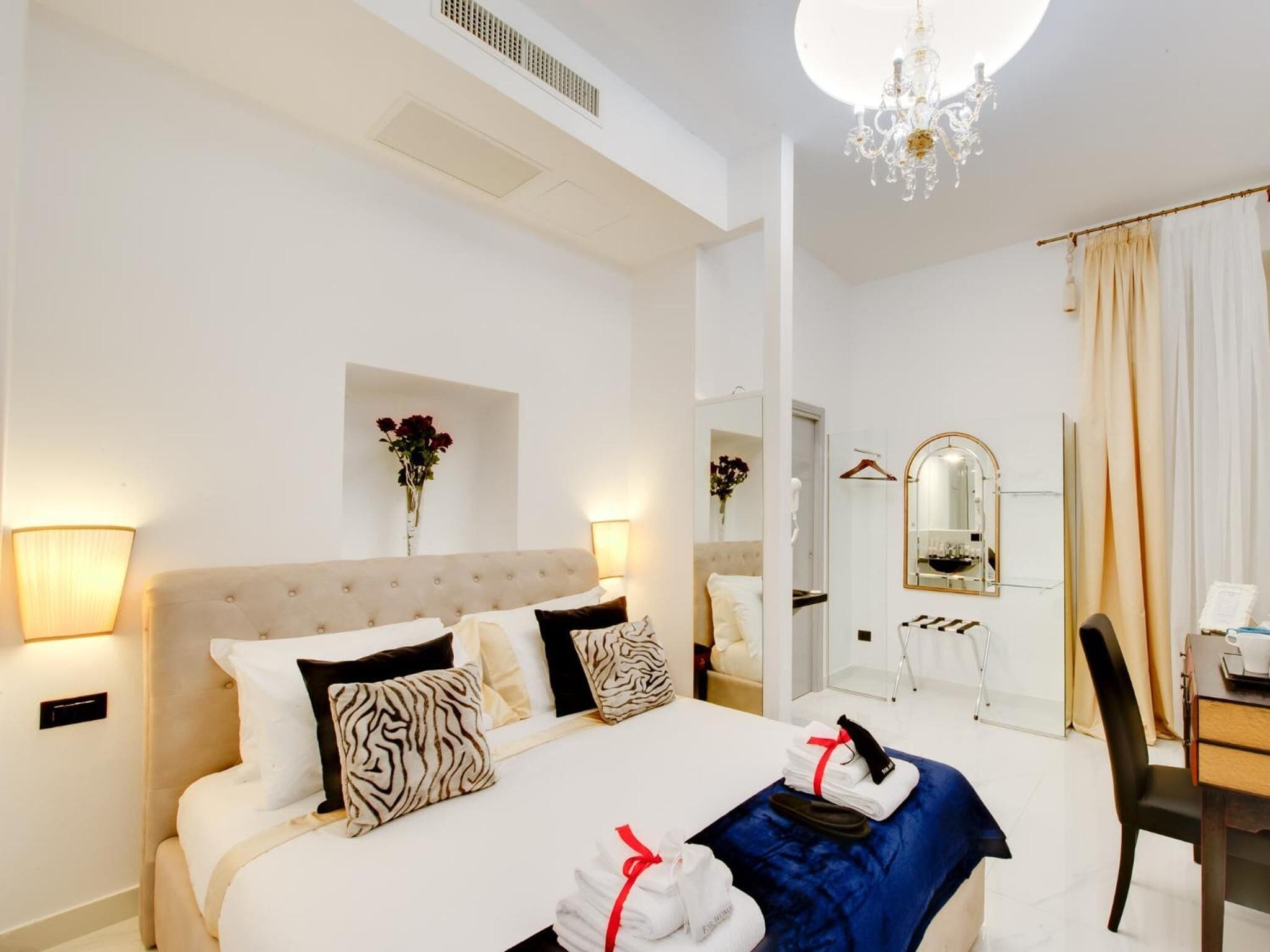 Photo - Queen Palace Suites