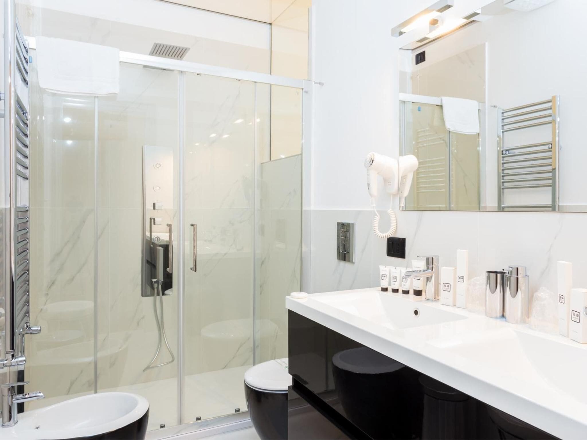 Photo - Queen Palace Suites