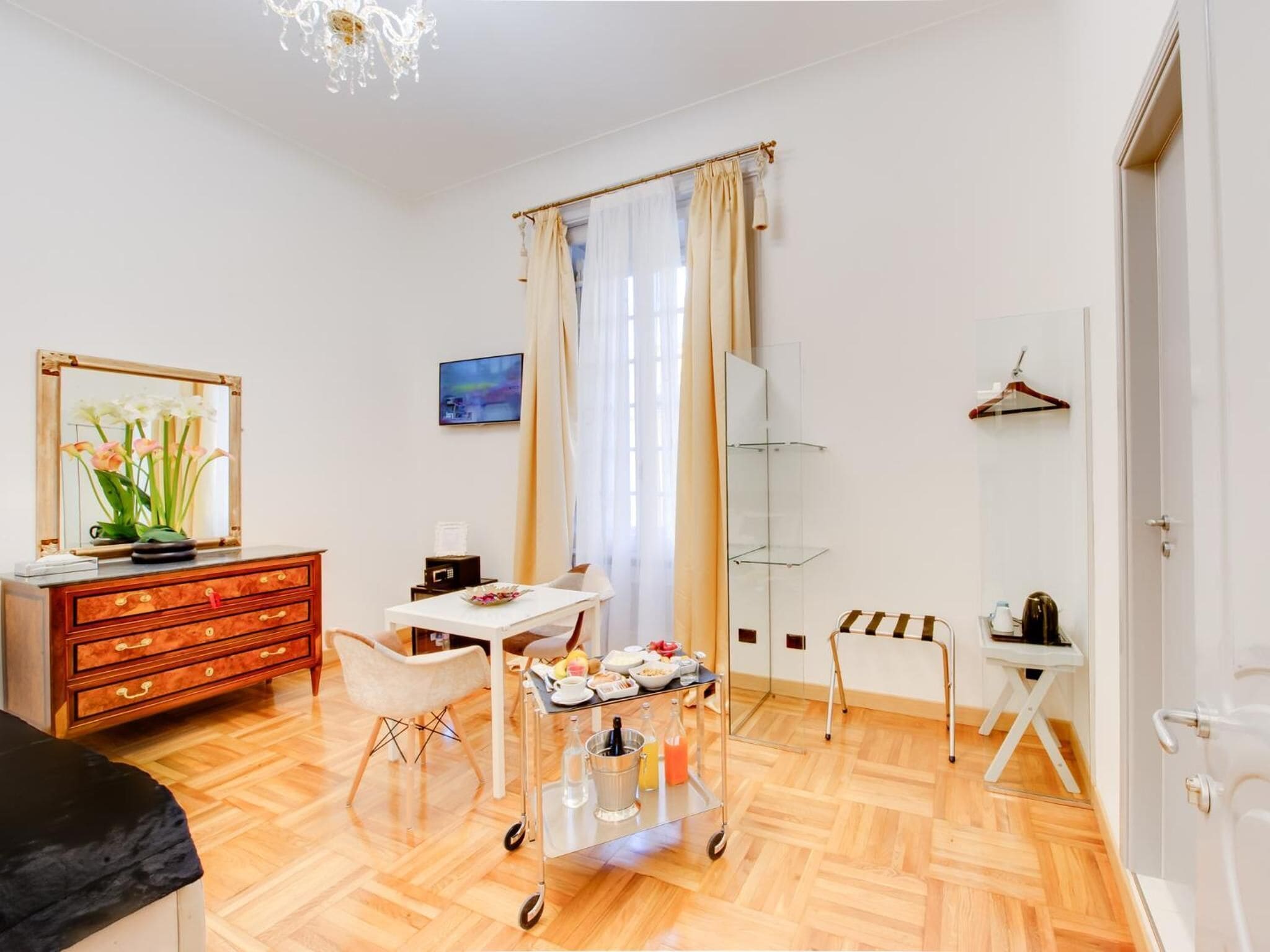 Photo - Queen Palace Suites