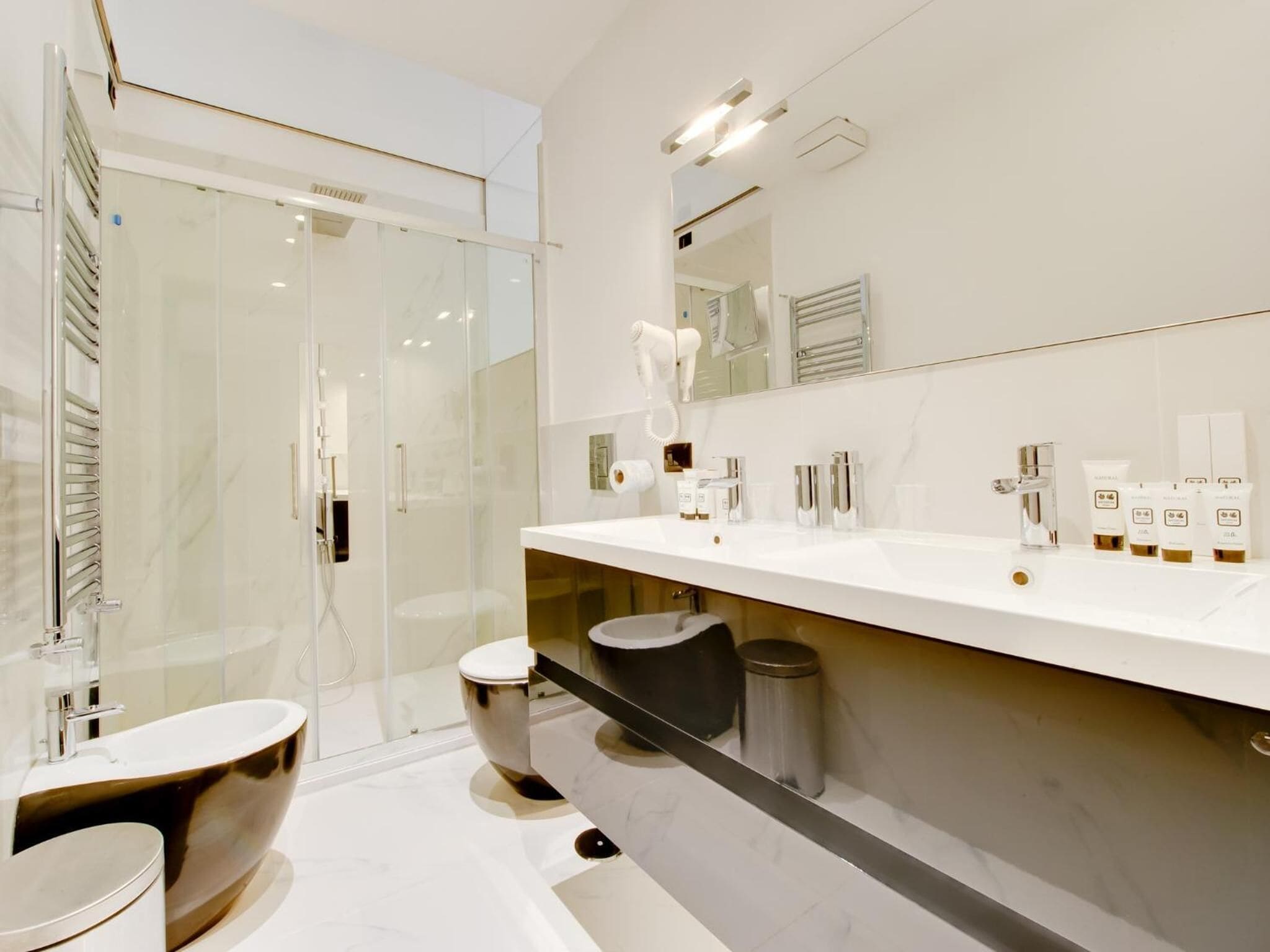 Photo - Queen Palace Suites