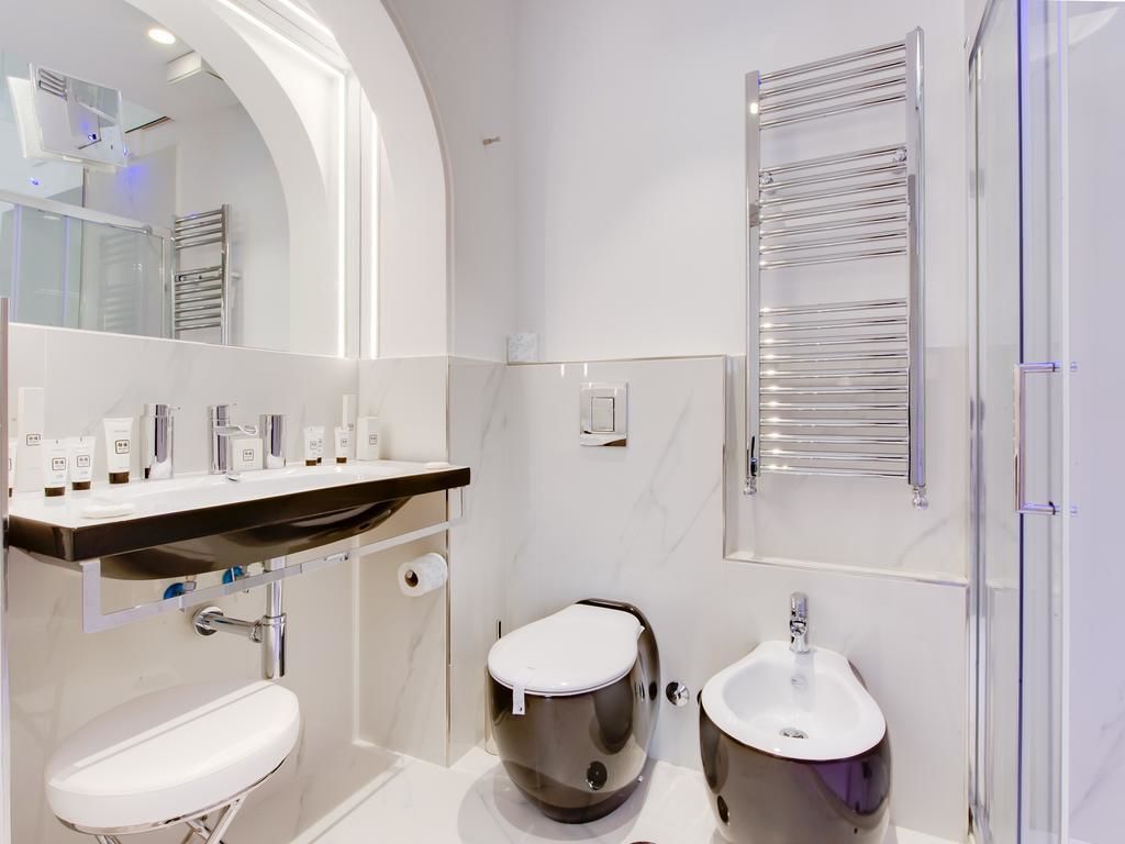 Photo - Queen Palace Suites