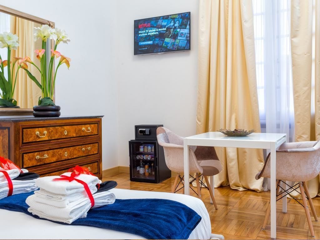 Photo - Queen Palace Suites