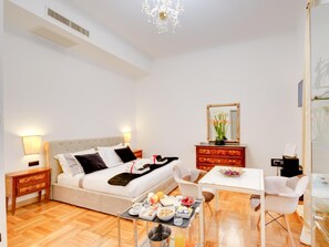 Doppia Deluxe | 1 camera, minibar, una cassaforte in camera, una scrivania