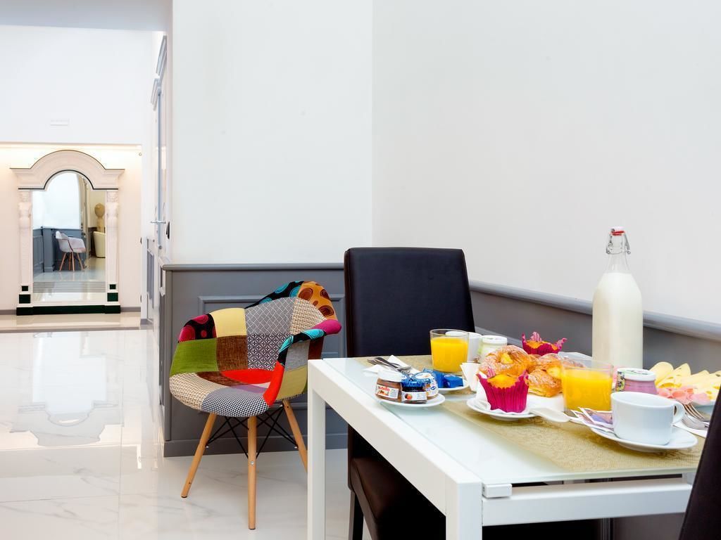 Photo - Queen Palace Suites