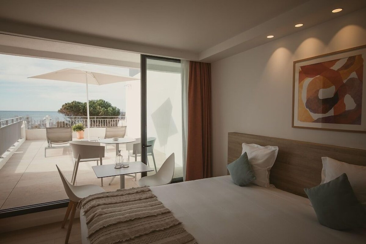 Premium bedding, minibar, in-room safe, blackout curtains