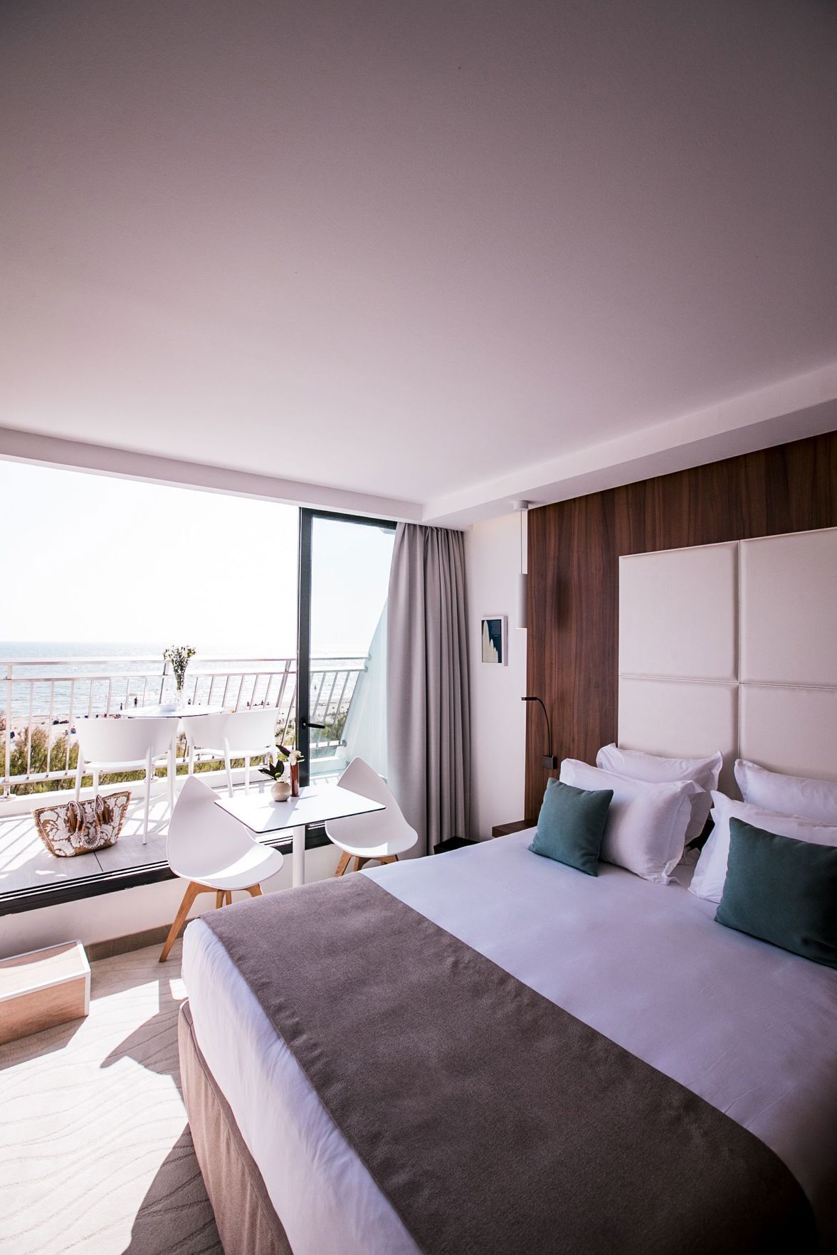 Ropa de cama de alta calidad y minibar 