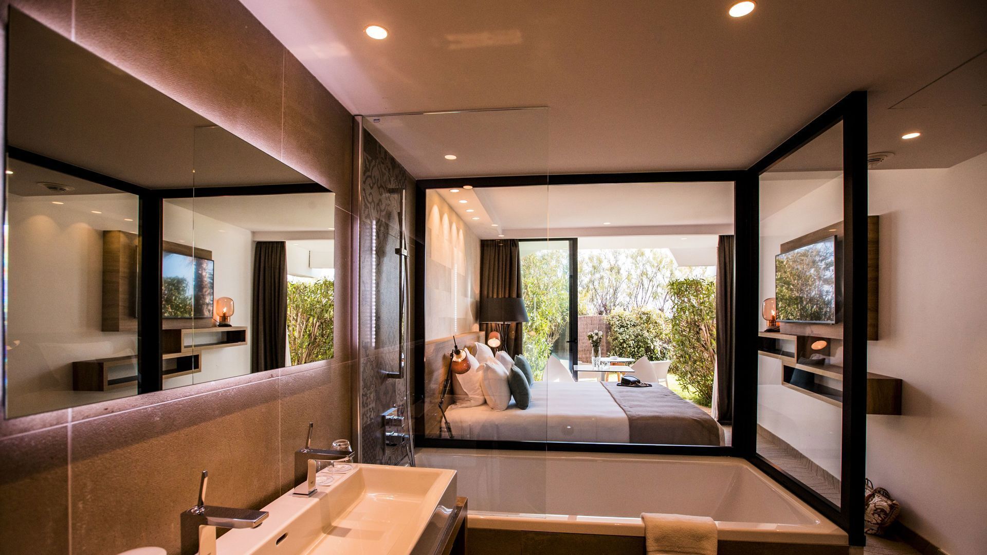 Ropa de cama de alta calidad y minibar 