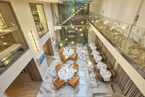 朝食、ランチ、ディナーに営業 (中東料理)