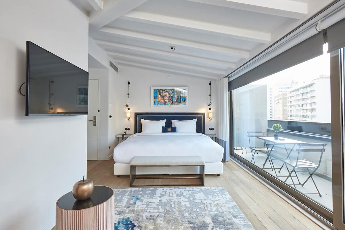 Executive-Penthouse | Betten mit Memory-Foam-Matratzen, Minibar, Schreibtisch