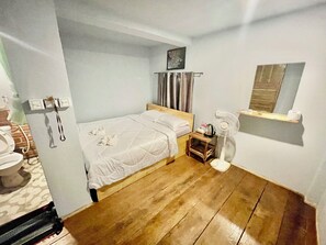 In-room safe, desk, free WiFi