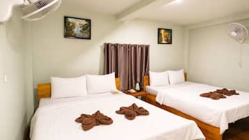 Deluxe Twin Room | In-room safe, desk, free WiFi