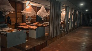 In-room safe, desk, free WiFi - The Cliff Hostel (Koh Rong Sanloem)