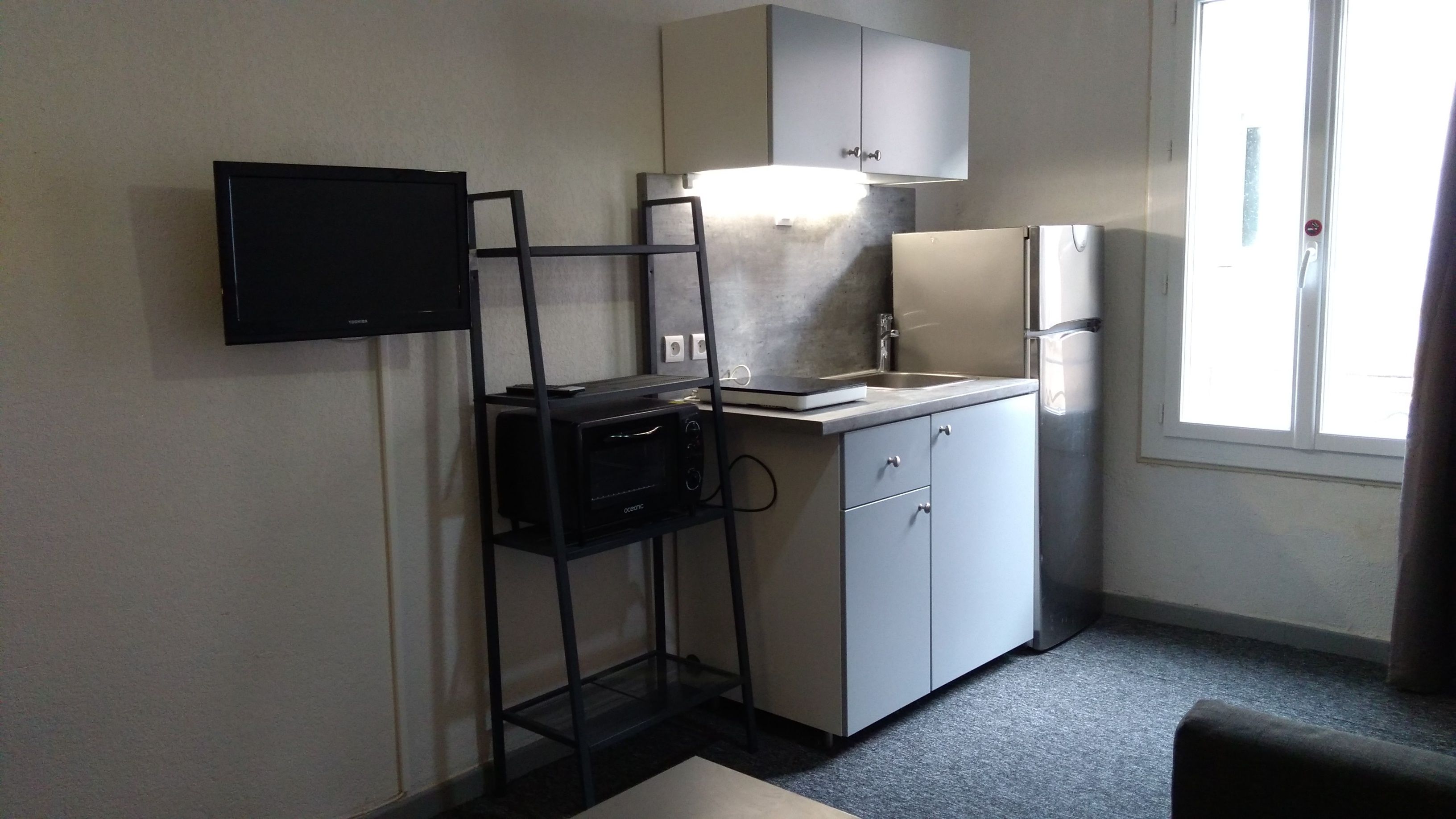 family studio | private kitchenette | fridge, microwave