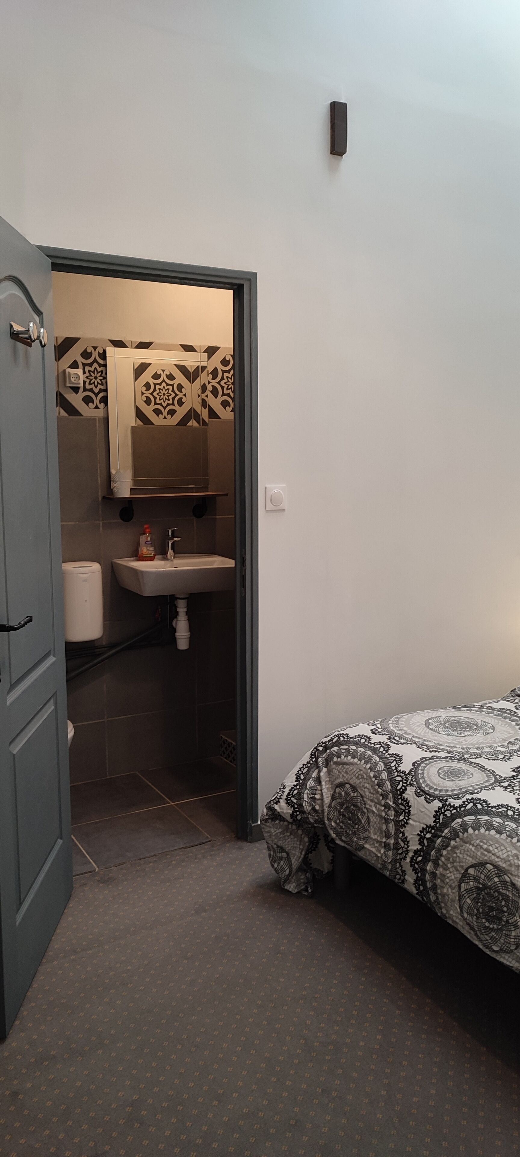 standard double room with velux window | 1 bedroom, in-room safe, blackout curtains, soundproofing