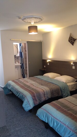 Comfort Triple Room - Mauguio Center Hôtel (Mauguio)