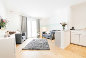 32–tuumainen taulutelevisio, jossa satelliittikanavat