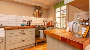 Apartment, 2 Schlafzimmer | Eigene Küche | Espressomaschine, großer Kühlschrank, Mikrowelle, Ofen