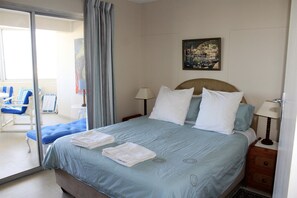 Panorama-lejlighed - 3 soveværelser - havudsigt - ved stranden | 3 soveværelser, individuelt design, individuel indretning, skrivebord