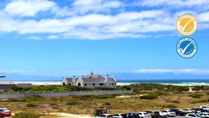Beach/ocean view - Neptunes Rest Muizenberg Beach (Cape Town)