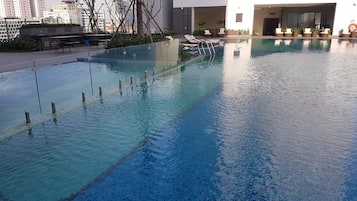 室外泳池