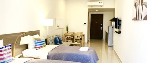 Apartment, City View | Living area | Flat-screen TV