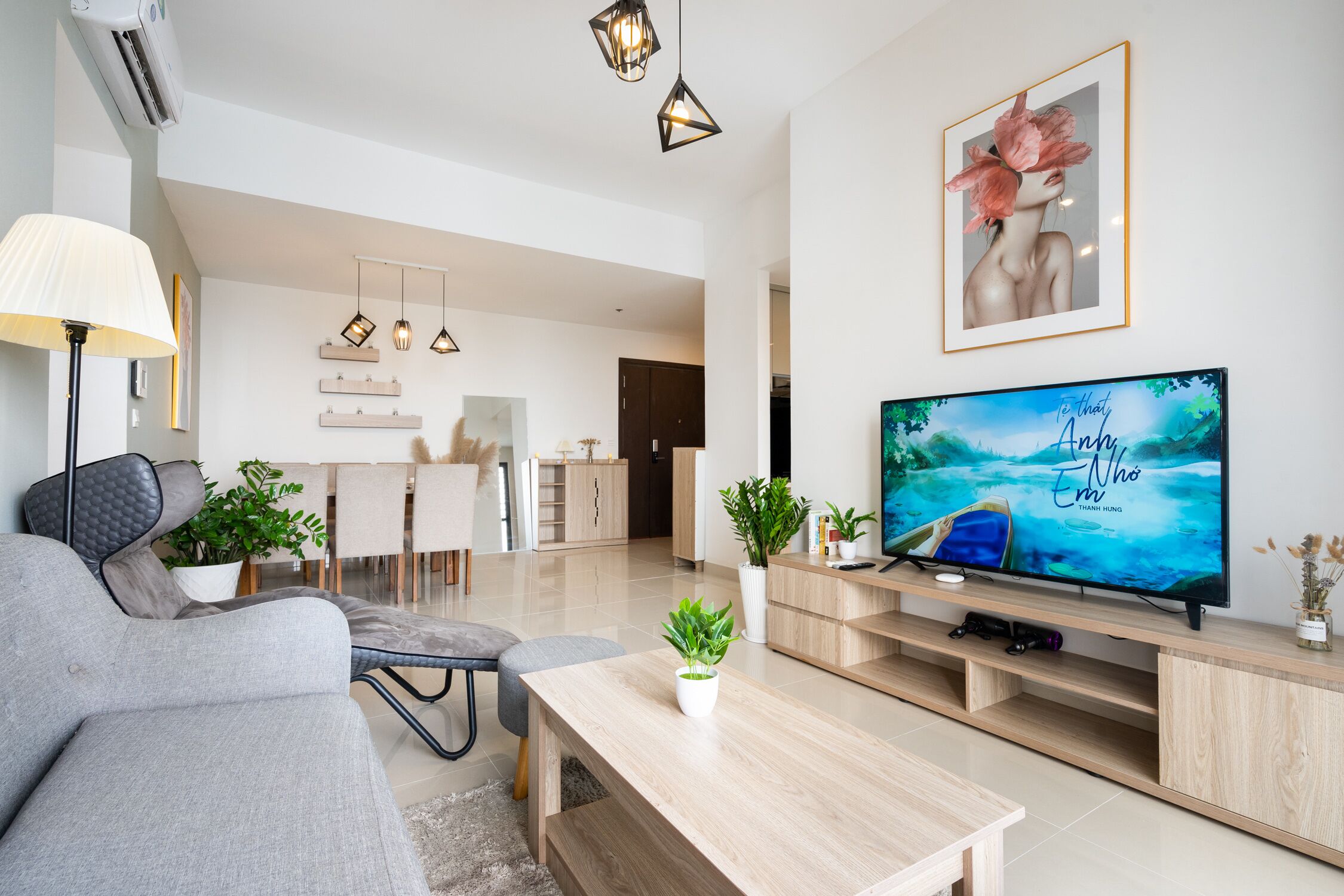 Apartamento, 3 quartos (Free Swimming Pool & Gym) | Cofres nos quartos, individualmente decorados