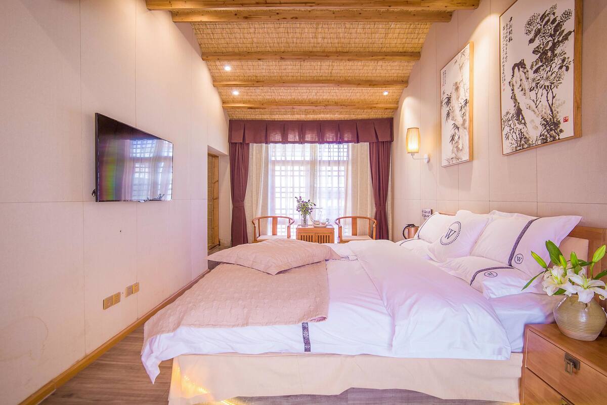 Premium bedding, pillow-top beds, minibar, in-room safe