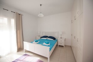 Classic-Apartment, 2 Schlafzimmer, Strandblick, Strandnähe | 1 Schlafzimmer, Zimmersafe, Bügeleisen/Bügelbrett, kostenloses WLAN
