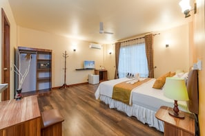 Comfort Room with Sunset View | 1 bedroom, Egyptian cotton sheets, premium bedding, minibar - Ostrov Beach (Ukulhas)