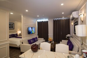 Minibar, in-room safe, desk, blackout curtains - Saigon By Night Luxury Hotel (Ho Chi Minh City)