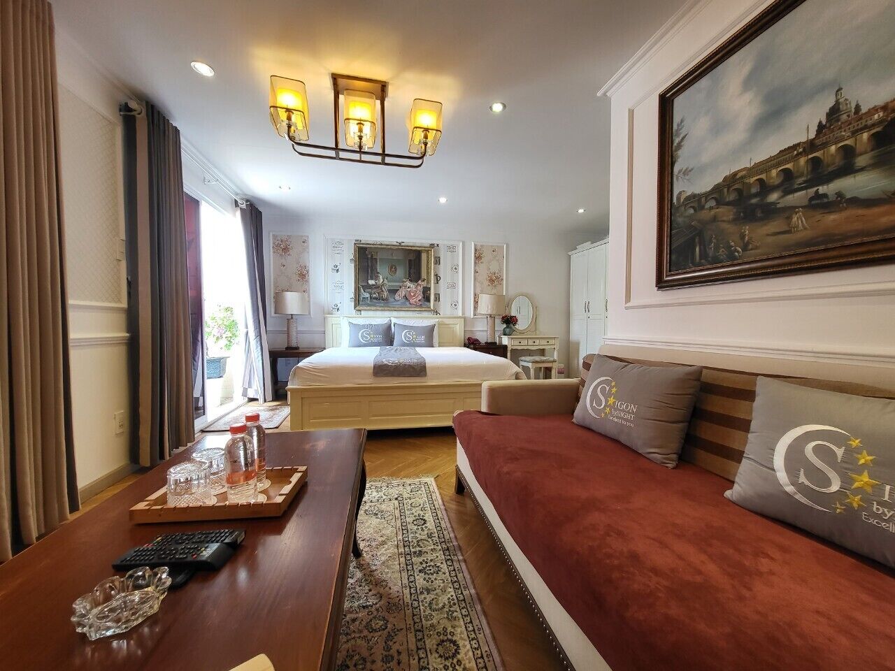 프리미엄 스위트 | 미니바, 객실 내 금고, 책상, 암막 커튼