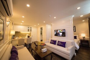 Minibar, in-room safe, desk, blackout curtains - Saigon By Night Luxury Hotel (Ho Chi Minh City)