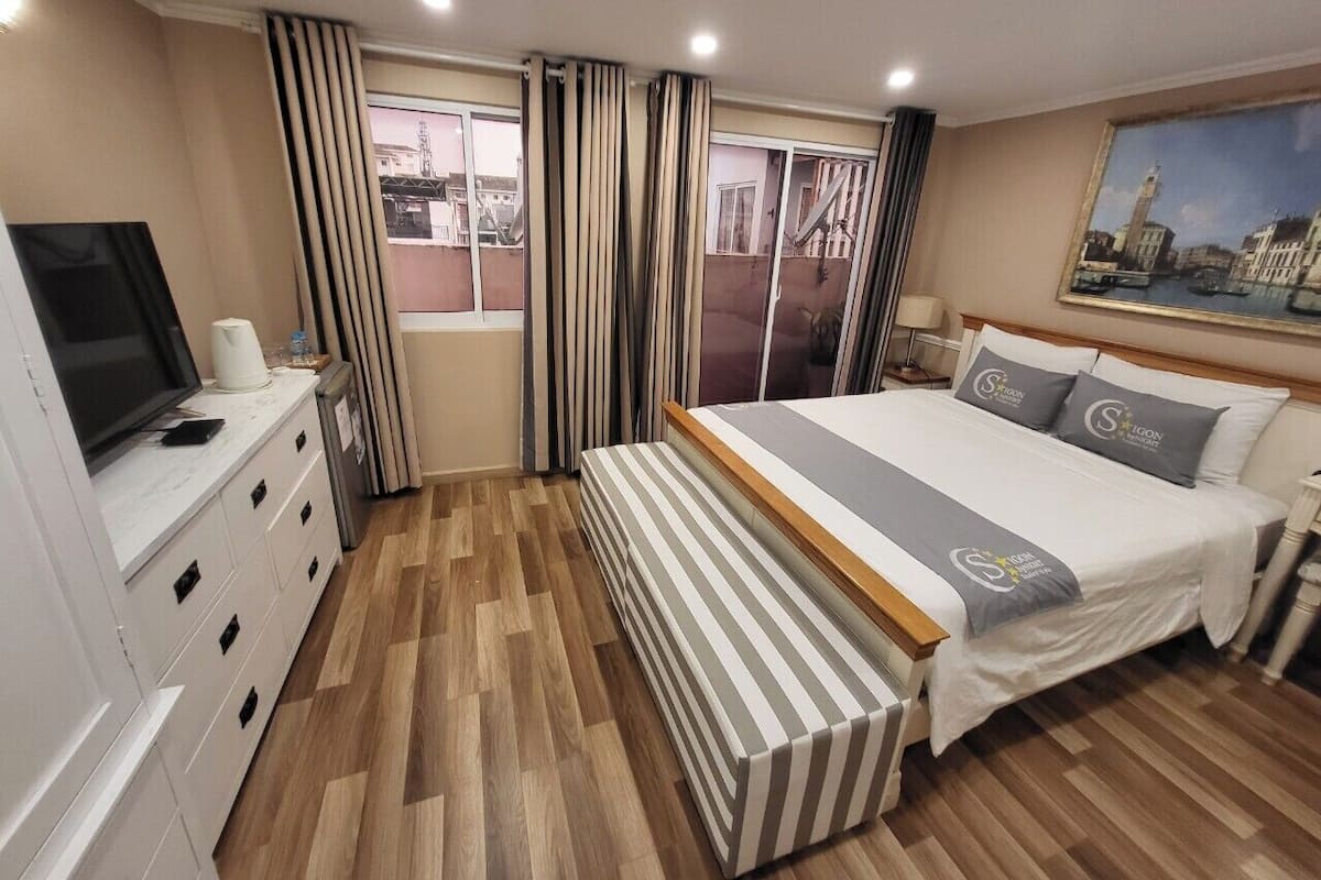 Kamar Deluks, balkon | 1 kamar tidur, minibar, brankas, dan meja kerja