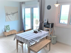 منزل ديلوكس (Suwol 102) | منطقة المعيشة | تلفزيون إل إي دي، أرضيات مدفأة