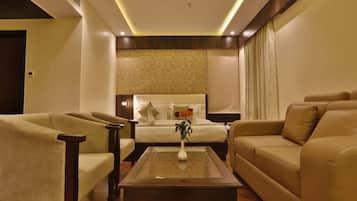 Executive Room, 1 Bedroom, Accessible, Garden View | 1 bedroom, minibar, in-room safe, desk