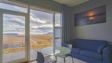 Estudio, vista al océano | Servicio a la habitación