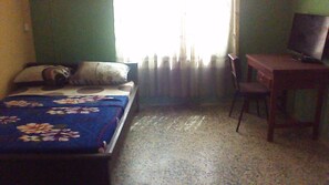 Classic Double Room | Desk, free WiFi - The Old Network (Ilesa)